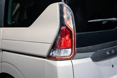 2017 Nissan Serena - Thumbnail