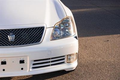2004 Toyota Crown - Thumbnail