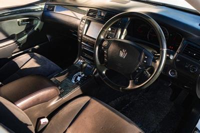 2004 Toyota Crown - Thumbnail