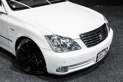 2005 Toyota Crown - Thumbnail