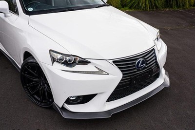 2015 Lexus IS 300h - Thumbnail