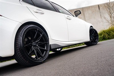 2015 Lexus IS 300h - Thumbnail