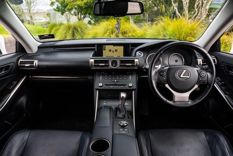 2015 Lexus IS 300h