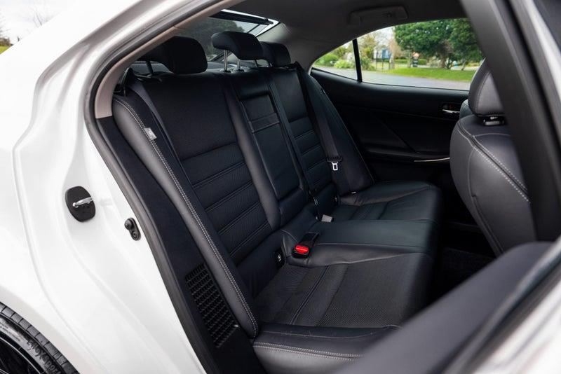 2015 Lexus IS 300h