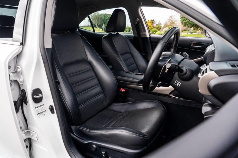 2015 Lexus IS 300h