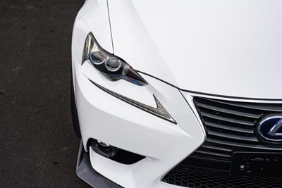 2015 Lexus IS 300h - Thumbnail