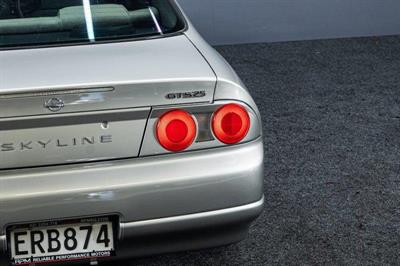 1996 Nissan Skyline - Thumbnail