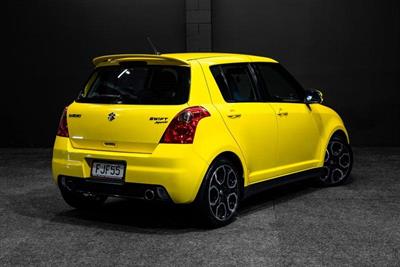 2010 Suzuki Swift - Thumbnail