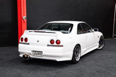 1996 Nissan Skyline - Thumbnail