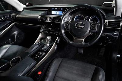 2013 Lexus IS 300h - Thumbnail