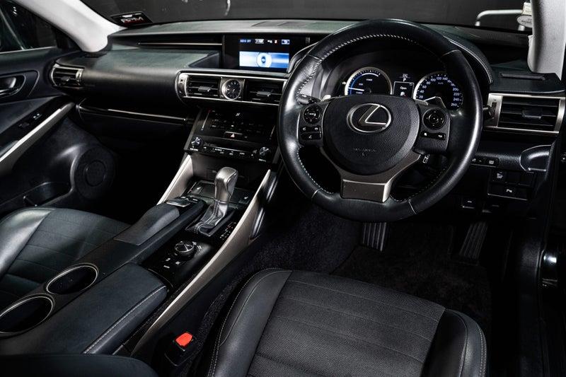 2013 Lexus IS 300h
