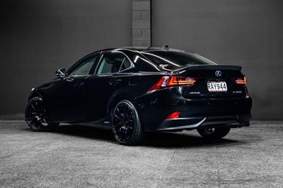 2013 Lexus IS 300h - Thumbnail