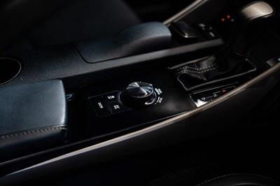 2013 Lexus IS 300h - Thumbnail