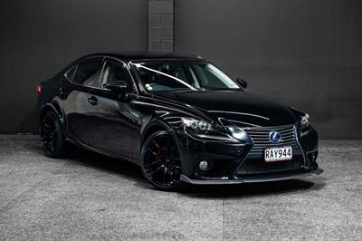 2013 Lexus IS 300h - Thumbnail