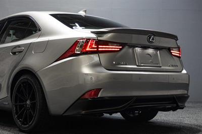 2013 Lexus IS 300h - Thumbnail