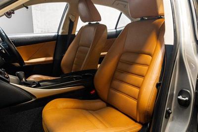 2013 Lexus IS 300h - Thumbnail