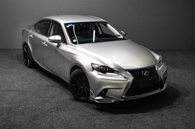 2013 Lexus IS 300h - Thumbnail