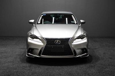 2013 Lexus IS 300h - Thumbnail