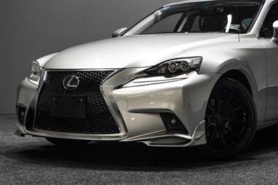 2013 Lexus IS 300h - Thumbnail