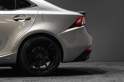 2013 Lexus IS 300h - Thumbnail