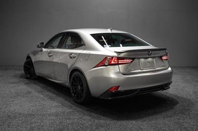 2013 Lexus IS 300h - Thumbnail