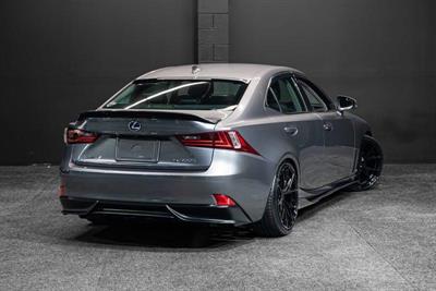 2013 Lexus IS 300h - Thumbnail