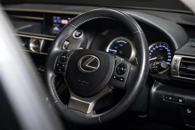 2013 Lexus IS 300h - Thumbnail