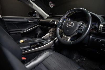 2013 Lexus IS 300h - Thumbnail