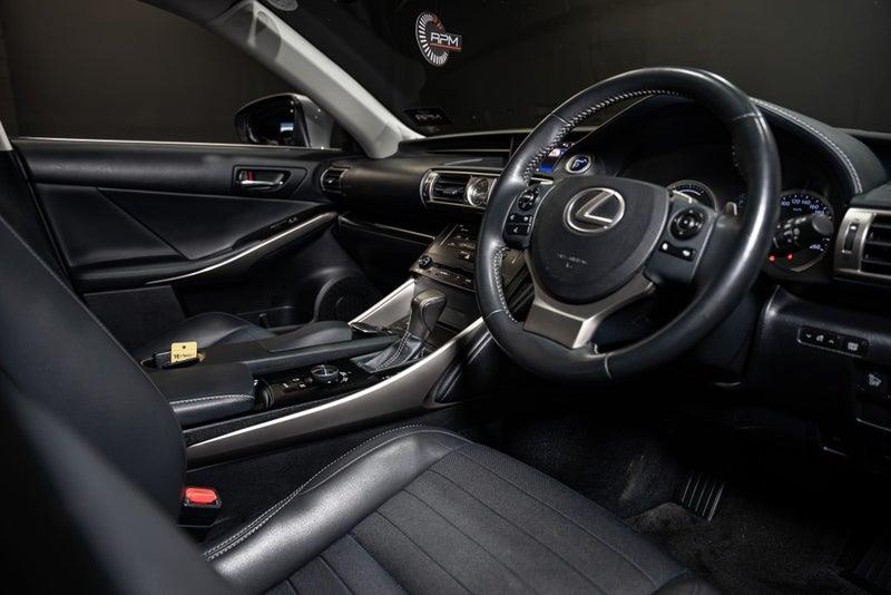 2013 Lexus IS 300h