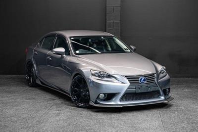 2013 Lexus IS 300h - Thumbnail