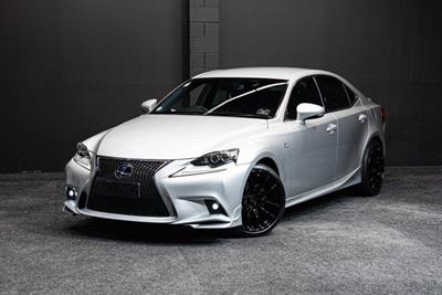 2013 Lexus IS 300h