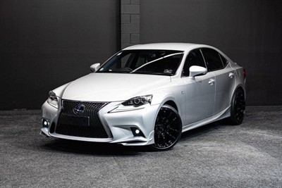 2013 Lexus IS 300h