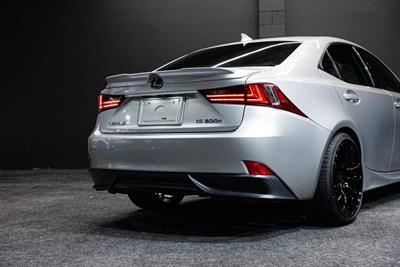 2013 Lexus IS 300h - Thumbnail