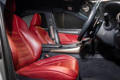 2013 Lexus IS 300h - Thumbnail