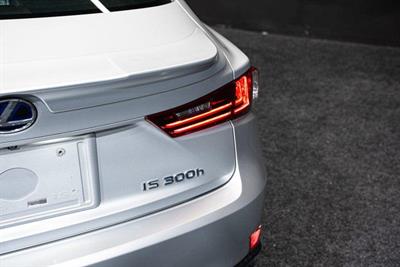 2013 Lexus IS 300h - Thumbnail