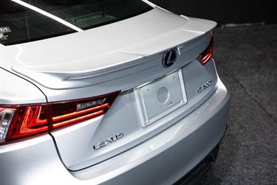 2013 Lexus IS 300h - Thumbnail