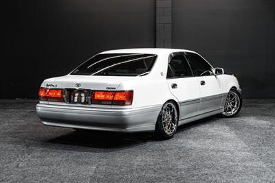 2002 Toyota Crown - Thumbnail