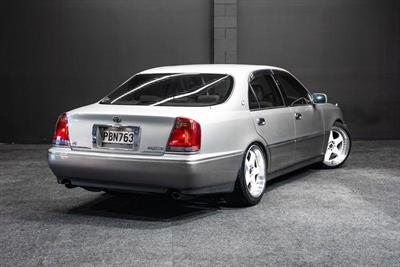 2001 Toyota Crown - Thumbnail