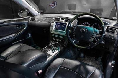 2004 Toyota Crown - Thumbnail