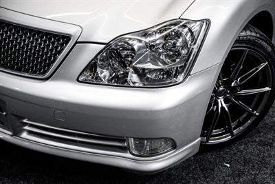 2004 Toyota Crown - Thumbnail