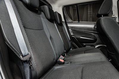 2015 Suzuki Swift - Thumbnail