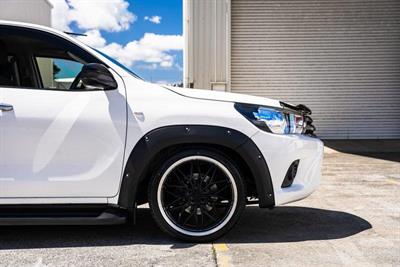 2017 Toyota Hilux - Thumbnail