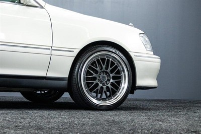 2001 Toyota Crown - Thumbnail