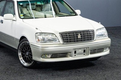 2001 Toyota Crown - Thumbnail