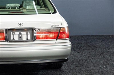 2001 Toyota Crown - Thumbnail