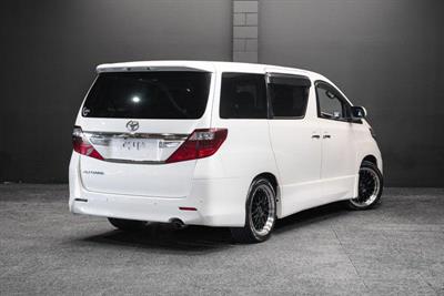 2013 Toyota Alphard - Thumbnail