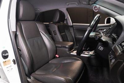 2012 Toyota Crown - Thumbnail