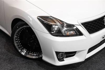 2012 Toyota Crown - Thumbnail