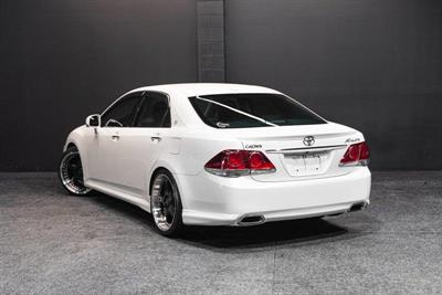 2012 Toyota Crown - Thumbnail