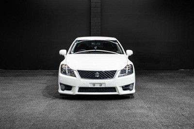 2013 Toyota Crown - Thumbnail
